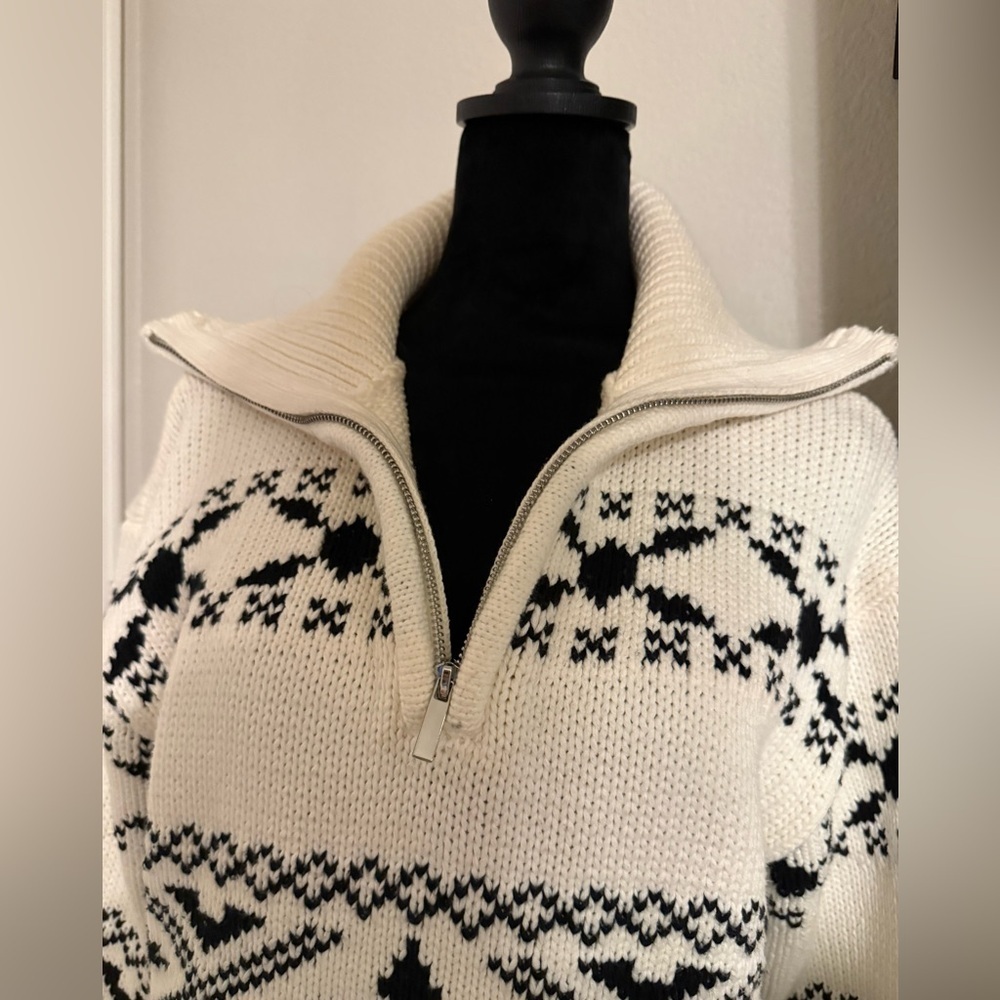 Vici Black and White Patterned V-Neck Sweater - Picture 3 of 8